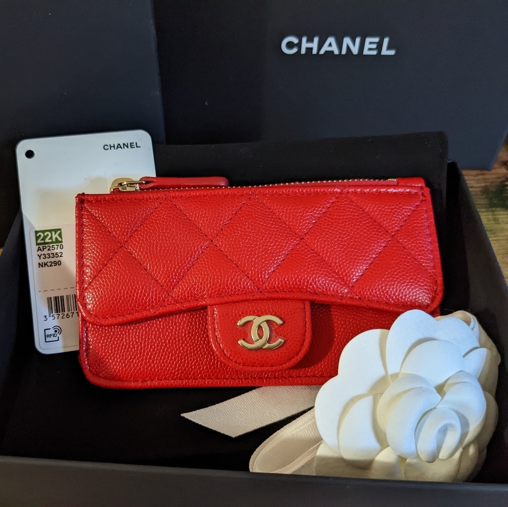 Chanel 22K Red Zipped 5 Slots Card Holder Caviar